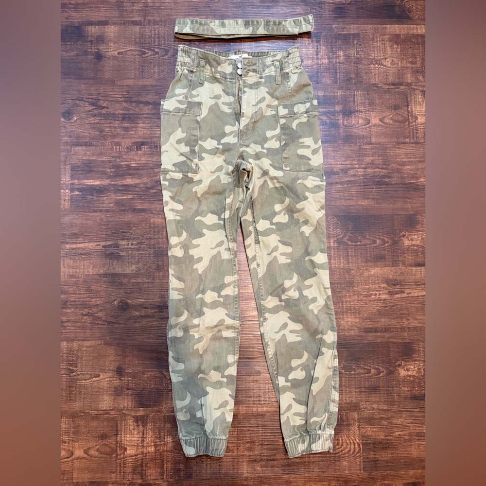Hollister Camo Cargo Ultra High-rise Jogger Pants - Green/Tan